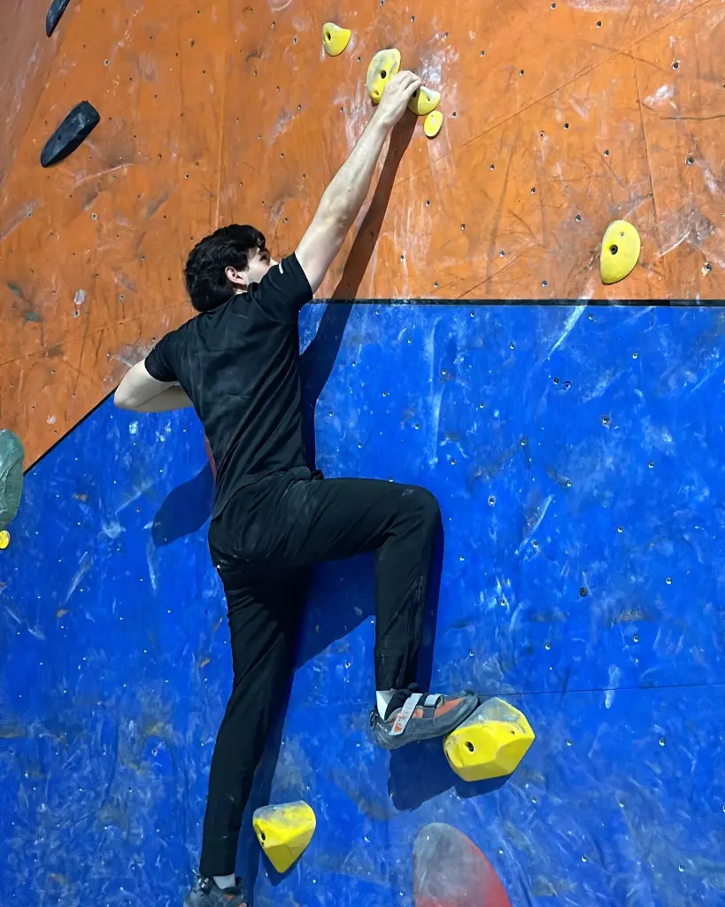 luis alberto bouldering.webp